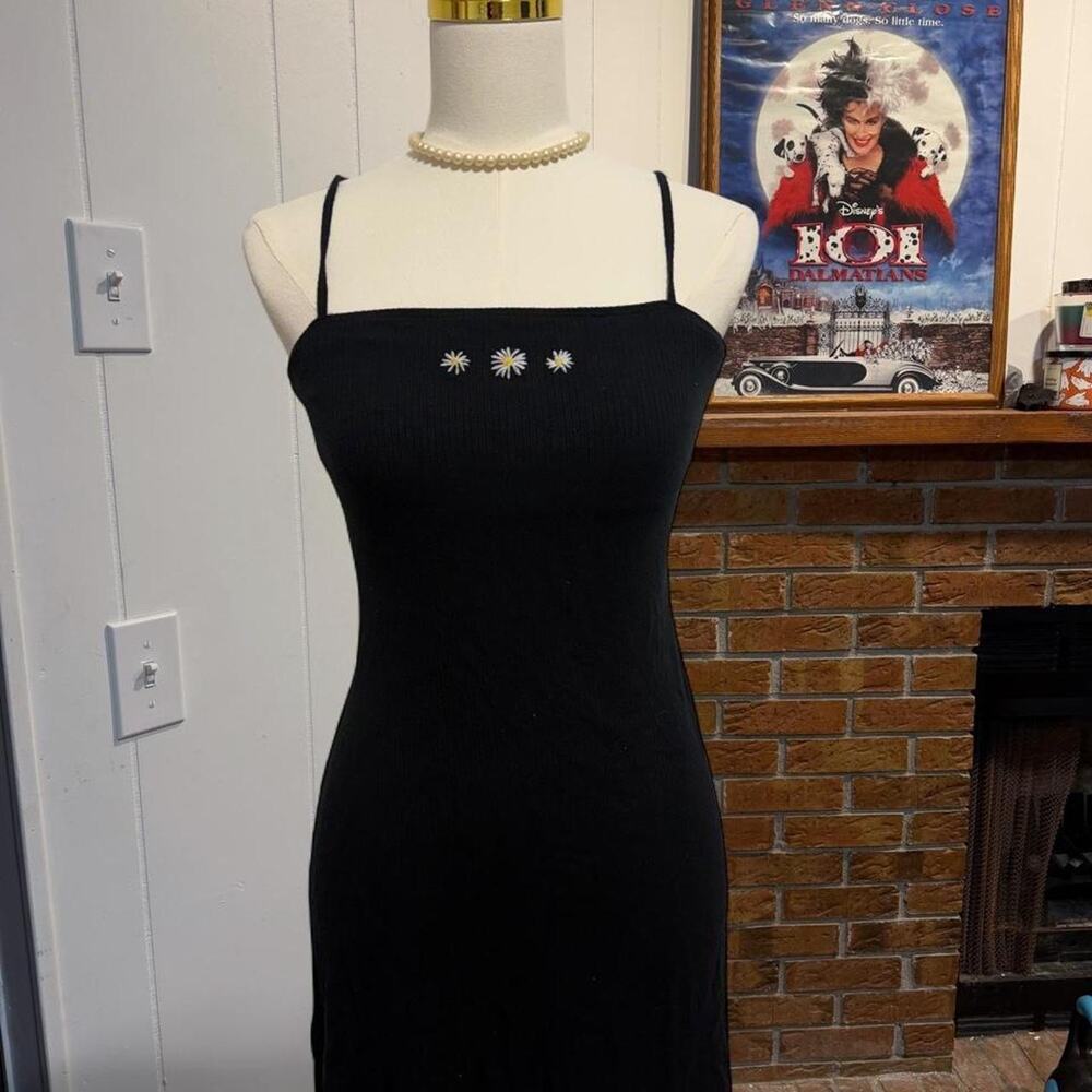 Hollister Co. black mini dress with three white daises, size Medium